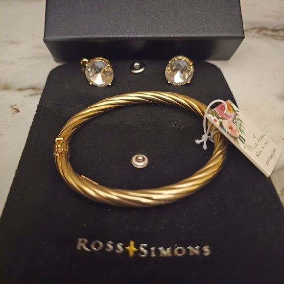 GOLD TWISTED BANGLE W/ MATCHING X-LARGE CRYSTAL STUDS - Picture 4 of 5